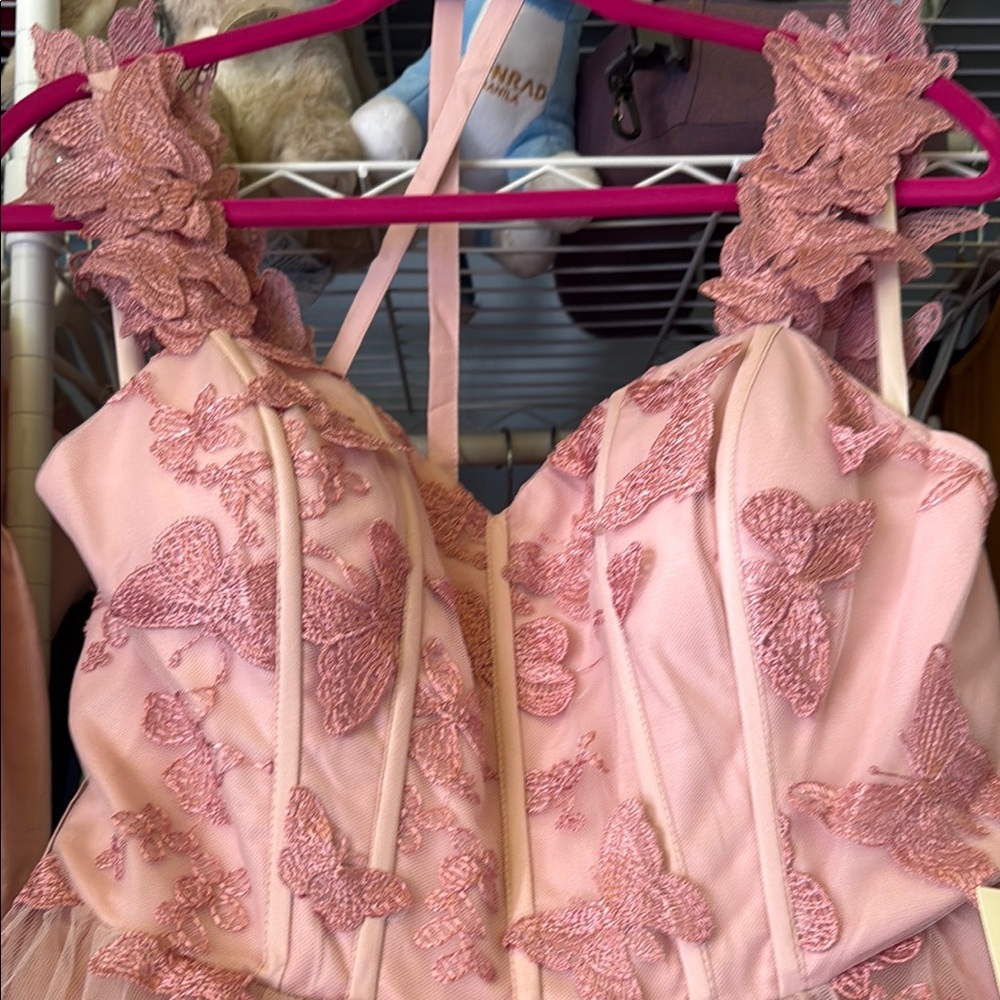 Elegant Pink Lace Gown - Picture 3 of 12